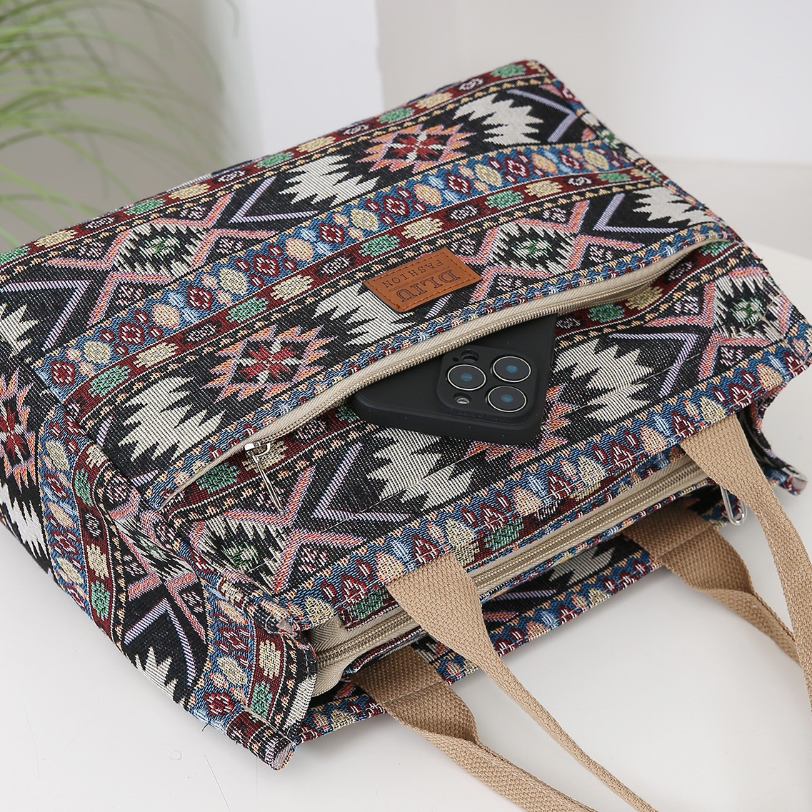 Thick Knitted Jacquard Fabric  - Travel Accessories Tech incelemesi ve fiyatı