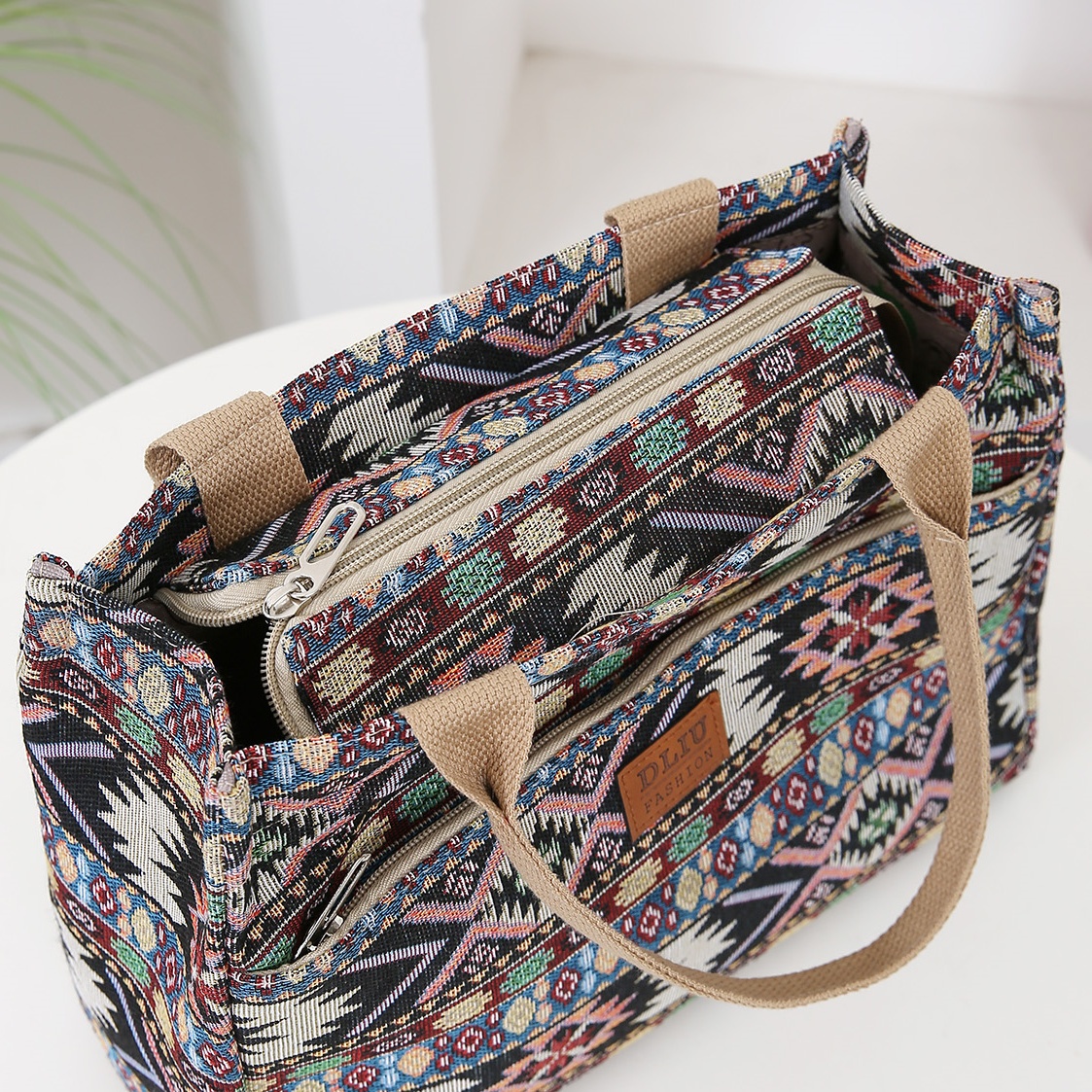 Thick Knitted Jacquard Fabric  - Travel Accessories Tech incelemesi ve fiyatı